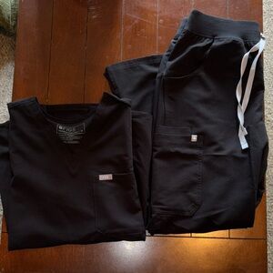 Figs Charcoal Scrub Ensemble